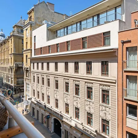 Basilica Art Escape W 2br Balcony & Views *